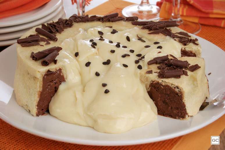 Torta vulcão de chocolate com maracujá