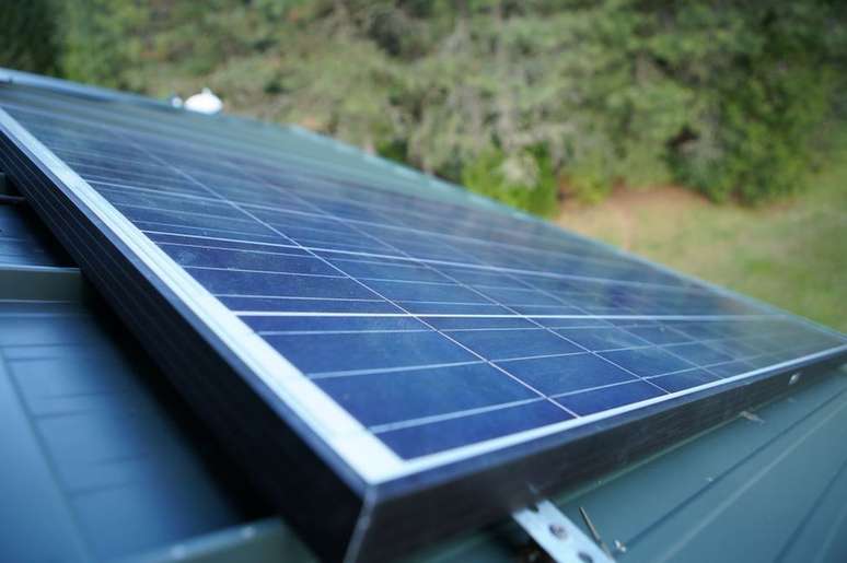 Demanda por instaladores de painéis solares é uma das que têm viés de alta