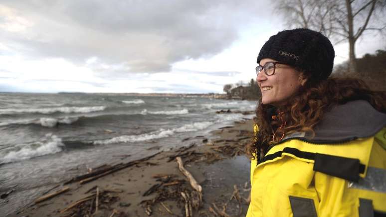 Rachael Miller, fundadora da empresa Cora Ball, se dedica a evitar a contaminação por microplástico dos oceanos