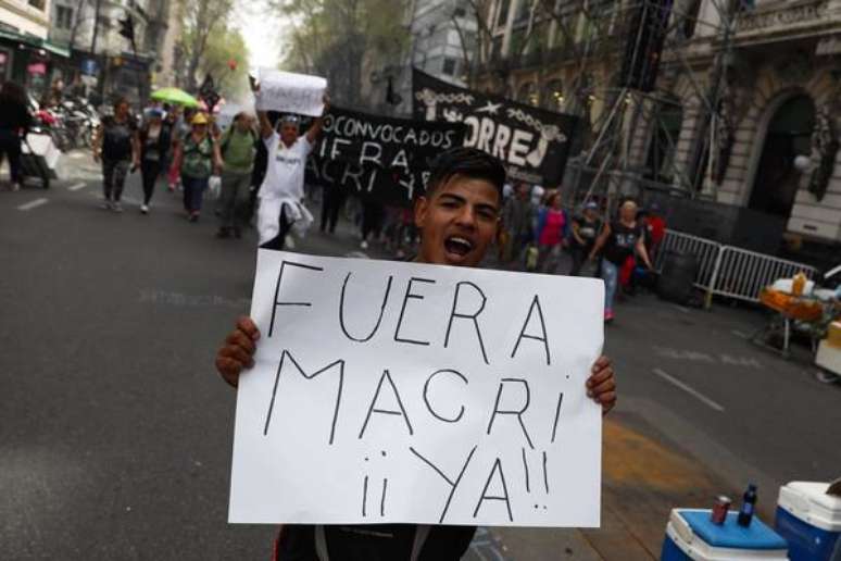 Em meio a protestos, Senado da Argentina vota orçamento