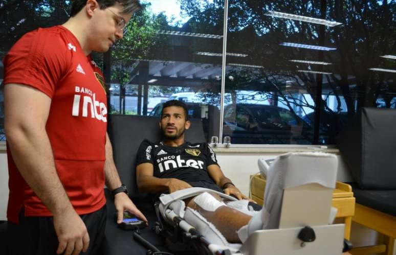 Rojas inicia recuperação no Reffis do CT da Barra Funda (Érico Leonan/saopaulofc.net)