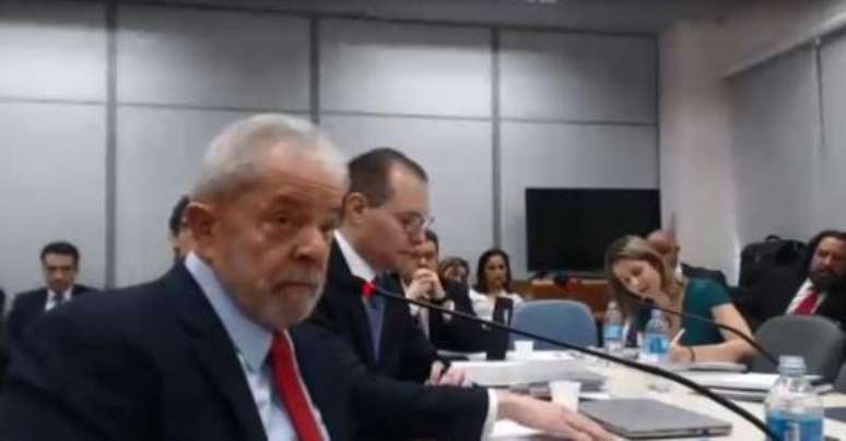 Lula presta depoimento à Gabriela Hardt