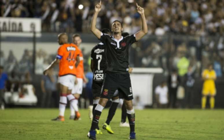 Meia marcou o gol do Vasco na partida (Foto: Celso Pupo/Fotoarena)