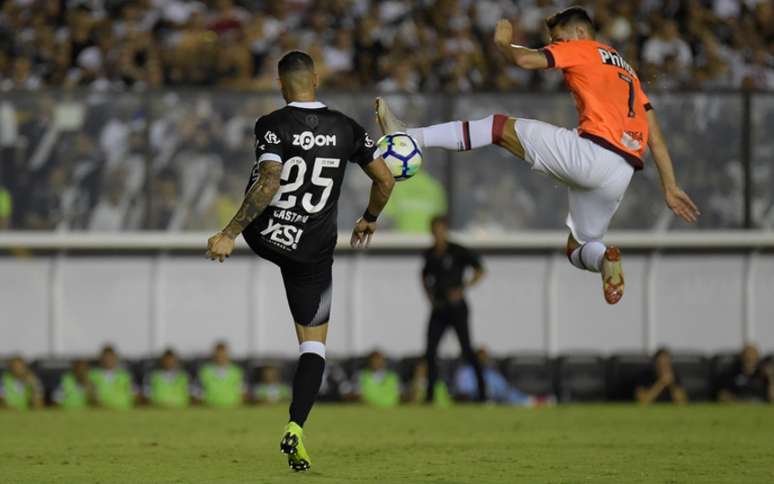 Zagueiro afirmou que faltou calma para o Vasco no fim da partida (Foto: Thiago Ribeiro/AGIF)