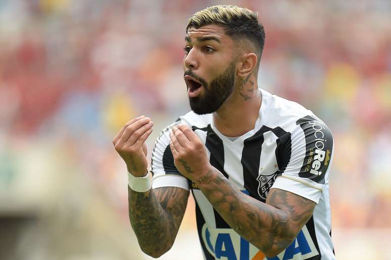 Desempenho de Gabigol é prejudicado nos confrontos contra o Flamengo.