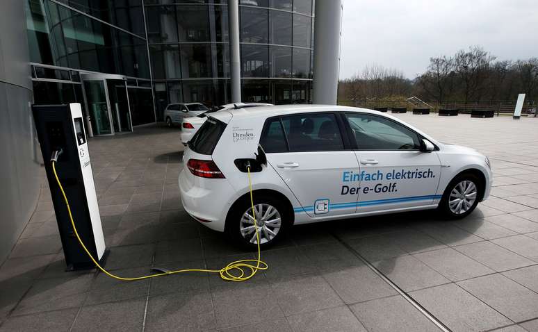 Carro elétrico da Volkswagen em Dresden, Alemanha
30/03/2017
REUTERS/Fabrizio Bensch