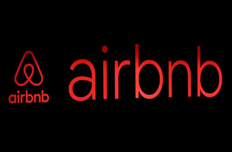 Logo da Airbnb em evento da empresa em Tóquio
14/06/2018 REUTERS/Issei Kato 