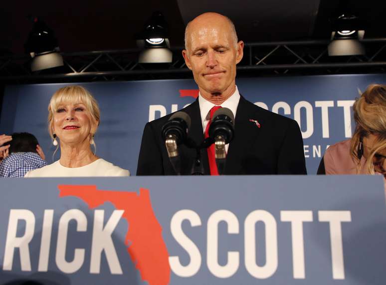 O governador da Flórida, o republicano Rick Scott, mantinha uma vantagem pequena contra o democrata Bill Nelson, que busca a reeleição no Senado
