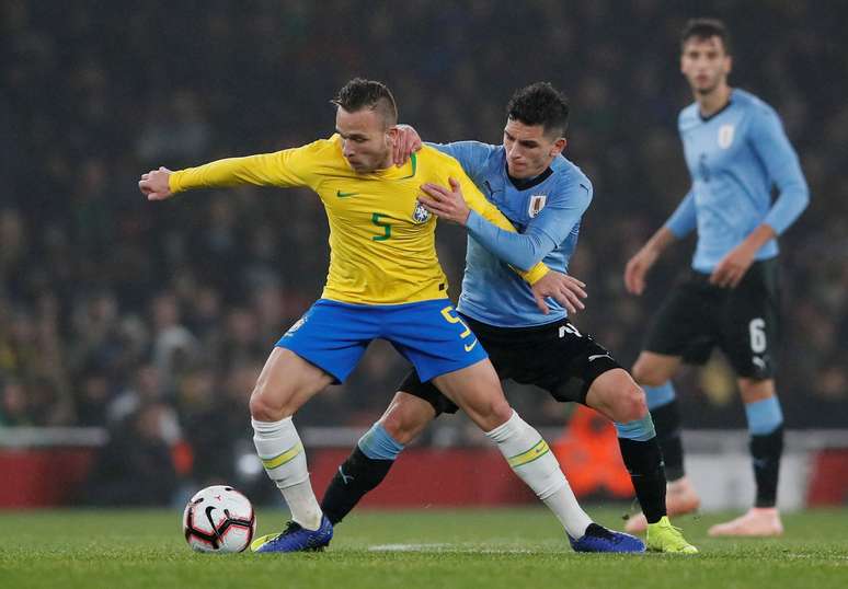 O Uruguai marcou muito bem a equipe do Brasil, que pouco produziu durante a partida como um todo