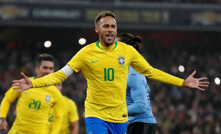 Neymar comemora o seu gol na partida amistosa entre Brasil e Uruguai, em Londres