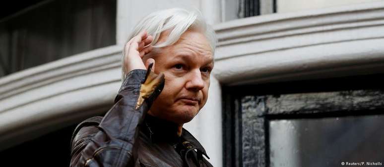Assange está refugiado na embaixada do Equador em Londres desde 2012