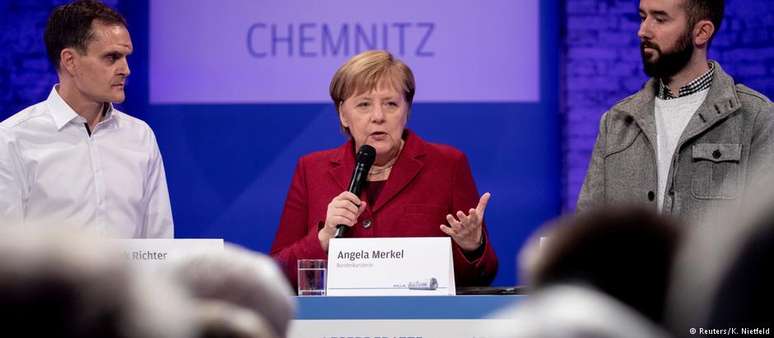 Em Chemnitz, Merkel participou de debate com moradores da cidade