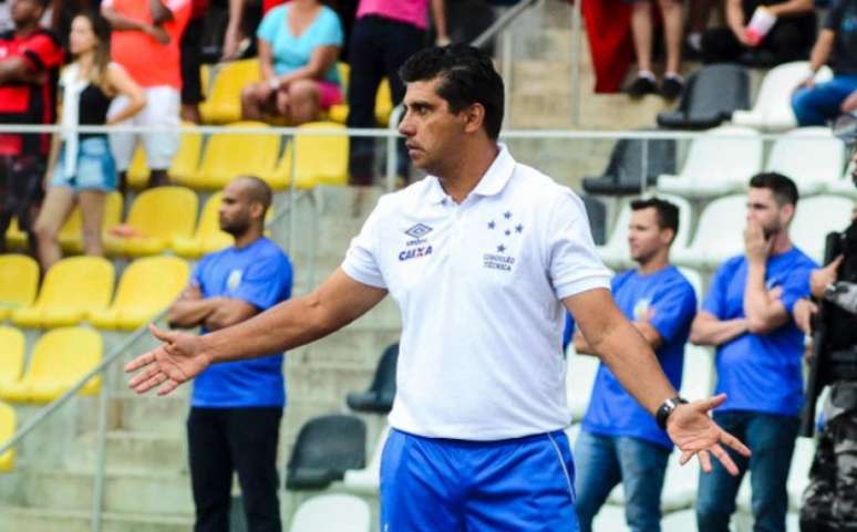 Sidnei Lobo irá para a sua 13ª partida no comando do Cruzeiro- (Foto: Gabriel Lordello)