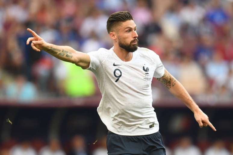 Giroud abordou diversos assuntos em coletiva antes da partida contra a Holanda (Foto: Patrik Stollraz/AFP)