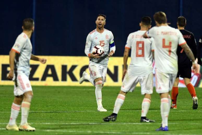 Sergio Ramos fez um dos gols da Espanha na derrota para a Croácia (Foto: AFP)