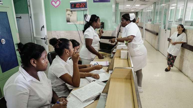 Enfermeiras cubanas em hospital de cardiologia infantil, em Havana - salário dos médicos cubanos no Brasil ajuda a custear a saúde em Cuba