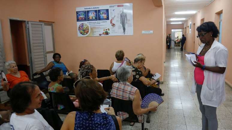 A exportação de serviços de saúde é a principal fonte de renda internacional de Cuba e vai ser abalada pela saída do Mais Médicos
