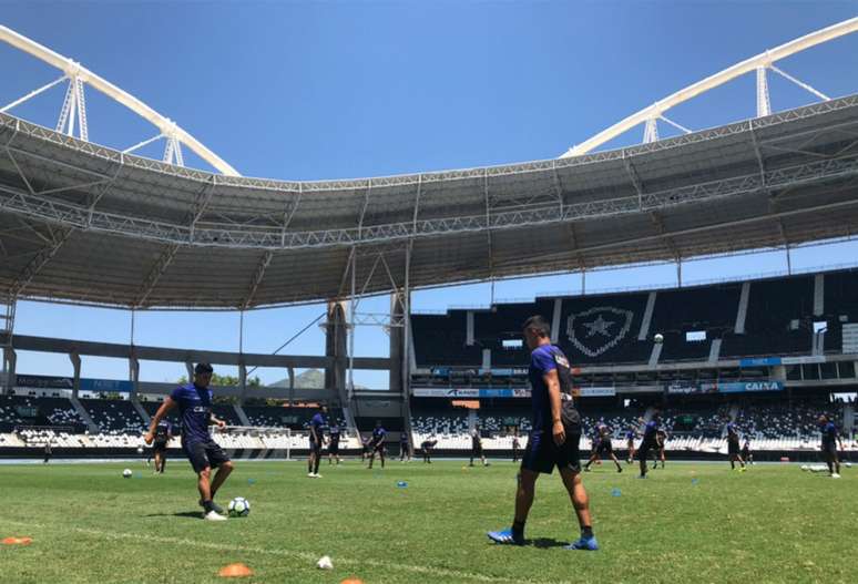 Botafogo treina para tentar superar um dos melhores times do campeonato (Foto: Divulgação/Twitter)