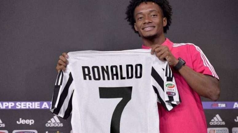 Cuadrado cedeu o número da camisa para o CR7 (Foto: Divulgação)