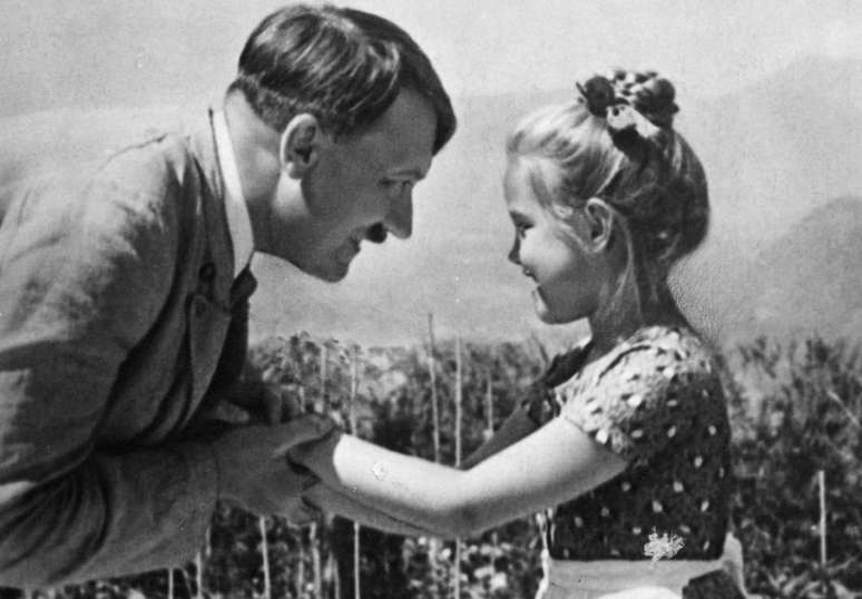 Hitler manteve contato com a menina, a despeito de sua origem judaica