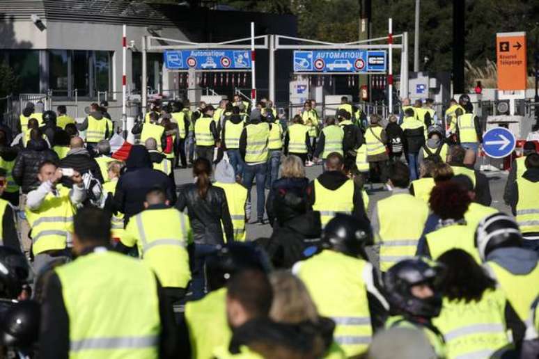 França tem 2º dia de protestos contra alta do combustível