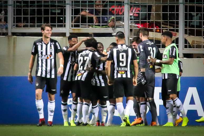 Cazares celebra gol do Atlético-MG sobre o Bahia