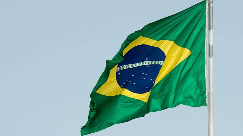 A bandeira brasileira é a única em que as estrelas reproduzem sua orientação no céu