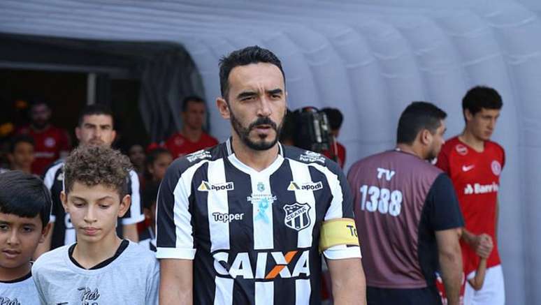Tiago Alves é dúvida no Ceará para duelo contra o Fluminense.