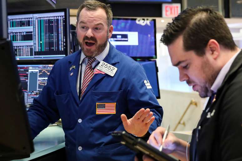 Operadores trabalham na New York Stock Exchange (NYSE) em Nova York, EUA
19/11/2018
REUTERS/Brendan McDermid