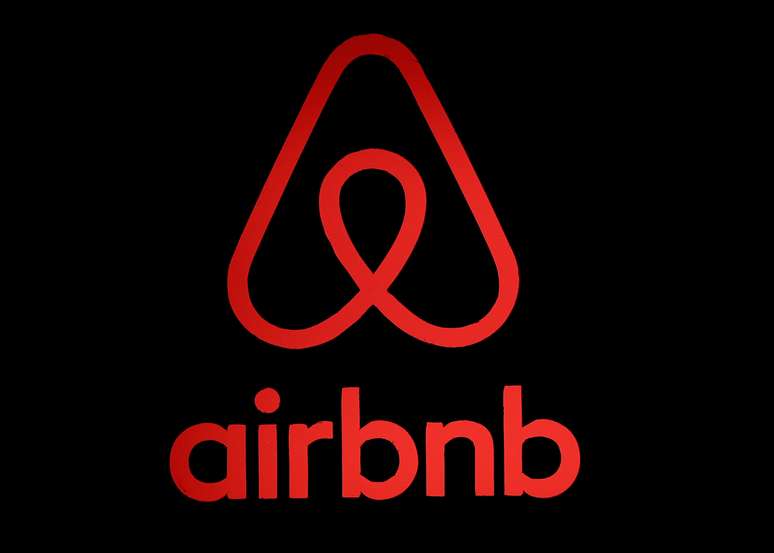 Logo da Airbnb em evento em Tóquio
14/06/2018 REUTERS/Issei Kato 