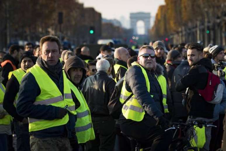 Em 3º dia de protesto, manifestantes exigem reunião com Macron