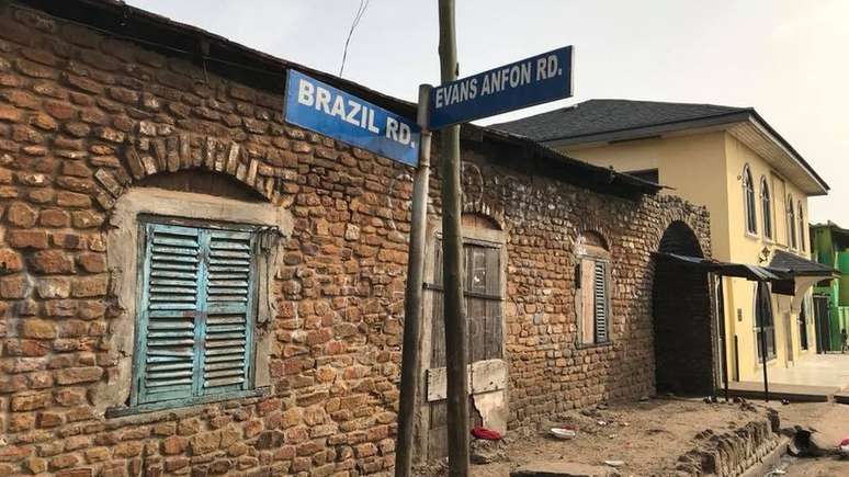 Rua Brasil, em Acra, capital de Gana. A Rua fica no bairro do Tabons, comunidade de descendentes de escravos do Brasil que retornaram para a &Aacute;frica