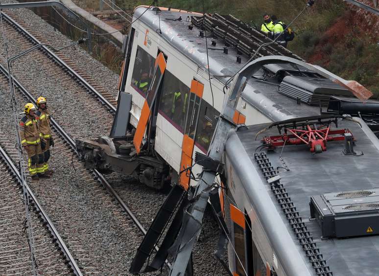 Trem descarrilou devido a um deslizamento de terra provocado por fortes chuvas que atingiram a região, próxima a Barcelona, na Espanha (20/11/2018)