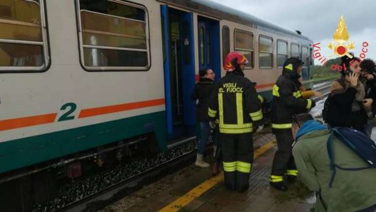 Tornado atinge trem em cidade da Calábria e deixa feridos