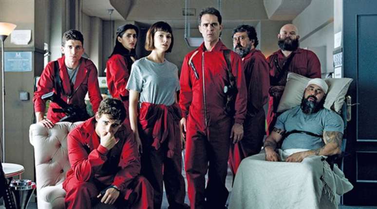 Pedro Alonso, Paco Tous, Alba Flores, Úrsula Corberó, Darko Peric, Miguel Herrán, Jaime Lorente, e Roberto García Ruiz em &#039;La Casa de Papel&#039; (2017)