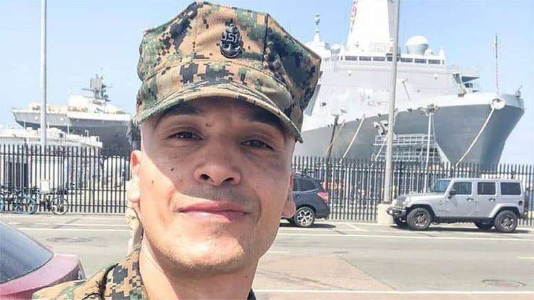 As fotos do militar americano Juan Avalos foram usadas por 'Paul Richard' para aplicar um golpe