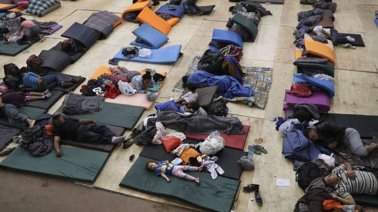 Tijuana preparou um acampamento temporário para receber os migrantes