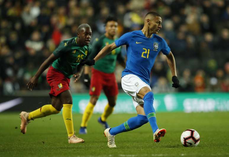 O atacante Richarlison se firmou como grande destaque dos últimos jogos da seleção e começa a fazer sombra para Firmino e Gabriel Jesus