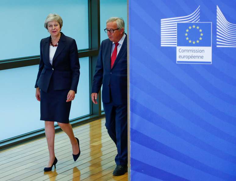 Theresa May e presidente da Comissão Europeia, Jean-Claude Juncker 17/10/2018 REUTERS/Francois Lenoir