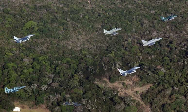 Aeronaves durante exerc&iacute;cios em Natal
 20/11/2018   REUTERS/Paulo Whitaker 