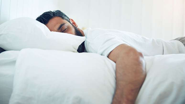 Os especialistas recomendam ao menos 8 horas de sono diárias, a menos que você tenha uma mutação genética rara