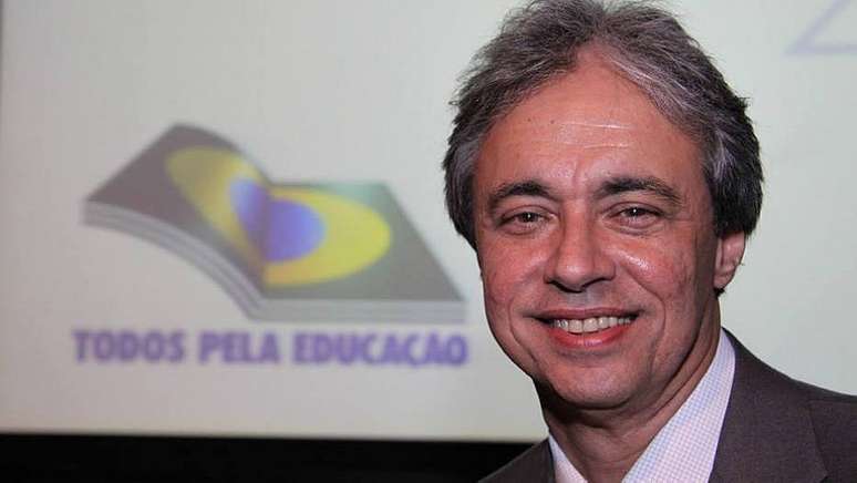 Atual diretor de Inovação e Articulação do Instituto Ayrton Senna, Mozart Ramos é cotado para assumir a Secretaria de Educação.