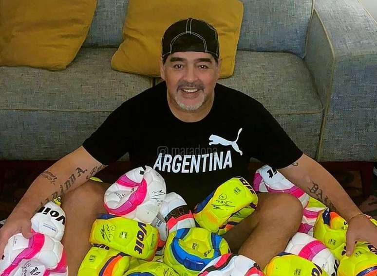 Maradona critica atual técnico da seleção argentina