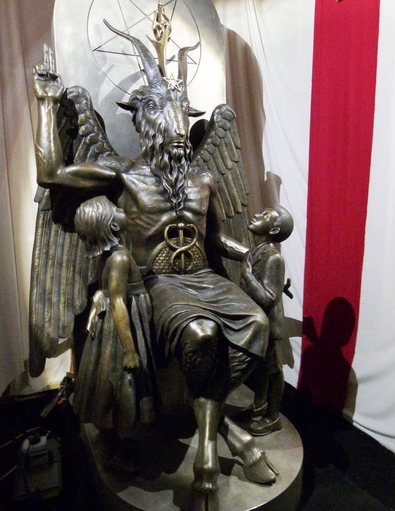 Estátua de Baphomet é exibida no Templo Satânico em Salem, Massachusetts 22/09/2016 REUTERS/Ted Siefer 