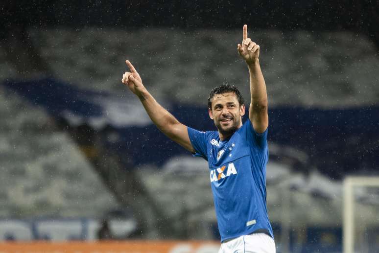 Fred comemora gol pelo Cruzeiro