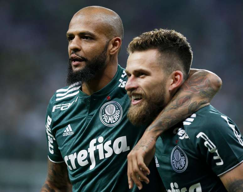 Felipe Melo e Lucas Lima comemoram o quarto gol do Palmeiras, marcado por Deyverson, contra o América-MG, no Allianz Parque, em São Paulo, pela 36ª rodada do Campeonato Brasileiro 2018 (21/11/2018)