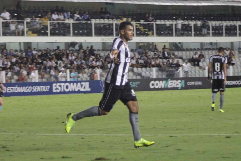 Brenner comemora o gol de empate do Botafogo