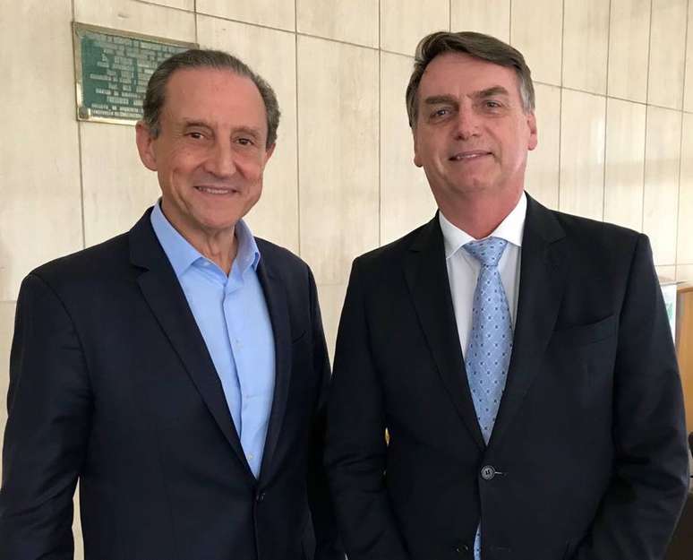 O presidente da República, Jair Bolsonaro, e o presidente da Federação das Indústrias do Estado (Fiesp), Paulo Skaf, durante encontro em São Paulo.