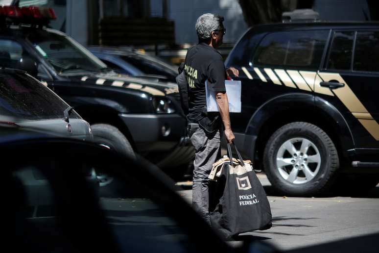 Agente da Polícia Federal em ação