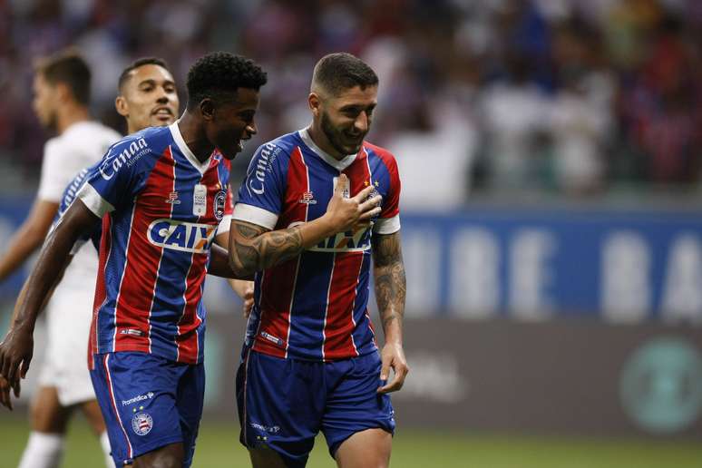 Zé Rafael comemora gol do Bahia